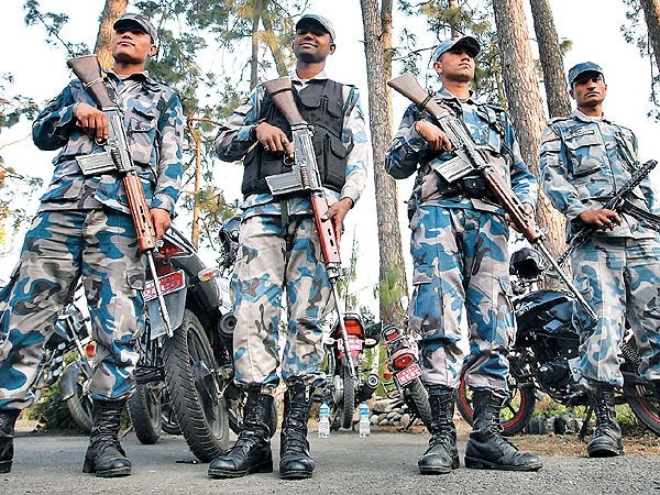 एपीएफ टोलीद्वारा गाँजासहित पक्राउ