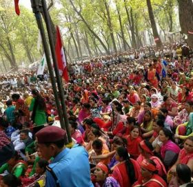 चुनावी सभामा आक्रमण