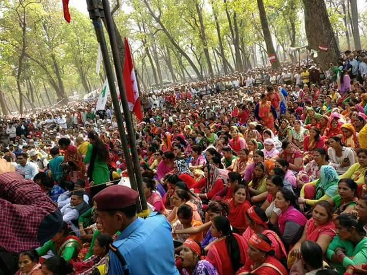 चुनावी सभामा आक्रमण