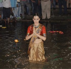 पोष्टर सार्वजनिक गर्न घाट पुगिन् कंगना