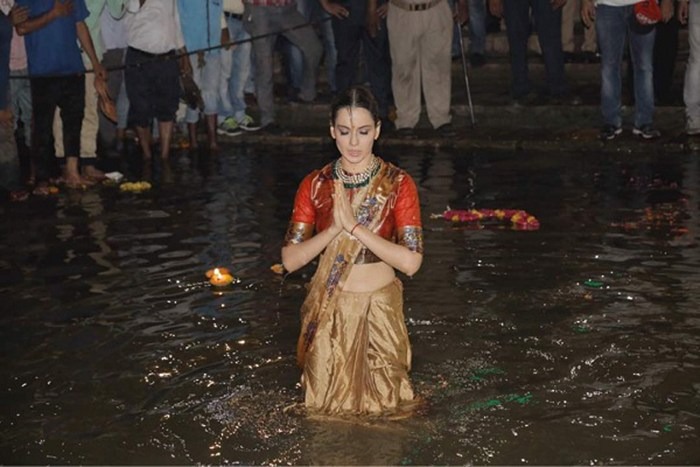 पोष्टर सार्वजनिक गर्न घाट पुगिन् कंगना