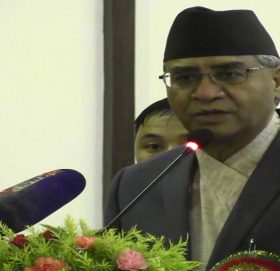 प्रजातन्त्रका सेनानी लाई देउवाले भेटे