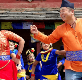 गाउँगाउँमा गुन्जियो “हेप्पी डेज” को “चेप्टे चेप्टे पेरुंगो” (भिडियो सहित  )
