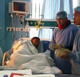 दुबै मृगौला पीडित भोजकुमारलाई १२ लाख आर्थिक सहयोग