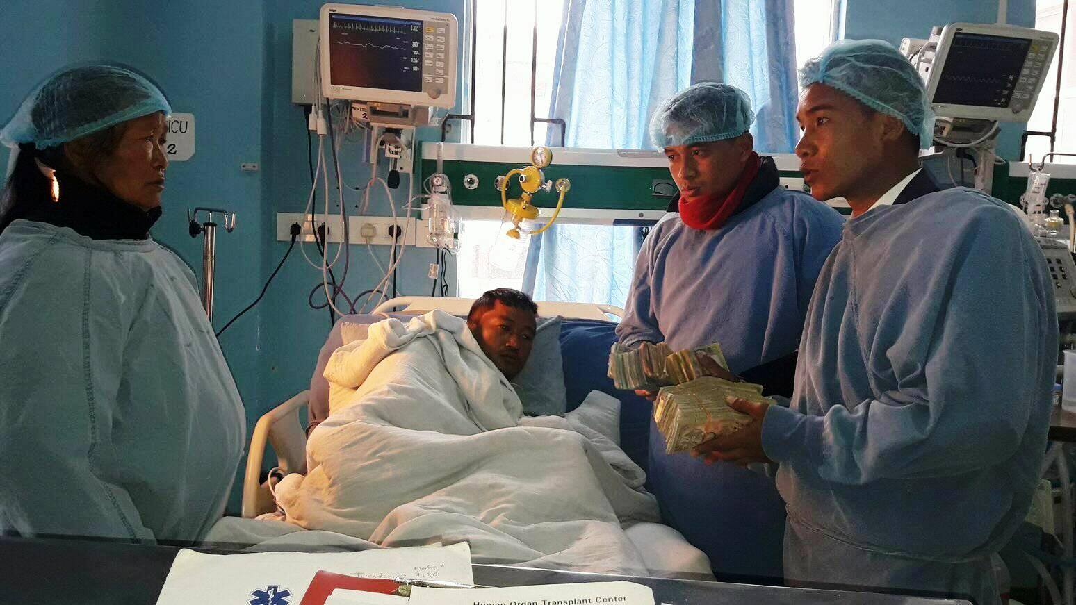 दुबै मृगौला पीडित भोजकुमारलाई १२ लाख आर्थिक सहयोग