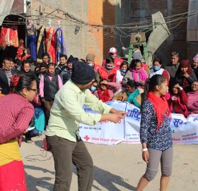 काभ्रेमा पनि २० औ भुकम्प दिवस मनाइयो भुकम्प दिवसमा नाट्कर्मीको सडक नाटक,हेर्नुस १०(फोटो)