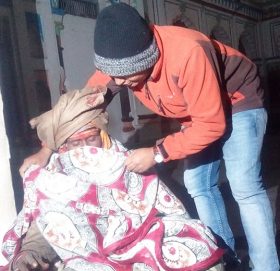 मध्यराति कम्बल बोकेर सडकमा निस्किए धुर्मुस