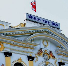बैंकहरूबाट ५० अर्ब तरलता तान्दै राष्ट्र बैंक