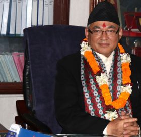 बादललाई एकै दिन दुई चो’ट : चोलेन्द्रले मन्त्री खोसे, खिमलालले ‘संसदको राजनीति’