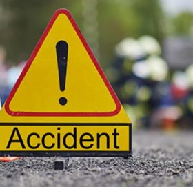 कोरोना संक्रमित बोकेको एम्बुलेन्स दुर्घटना, ७ जना घाइते