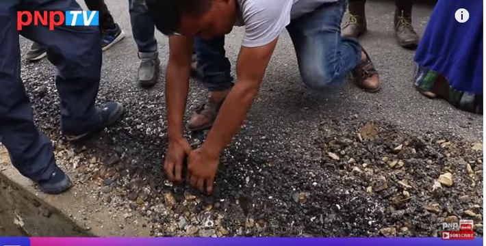 उप्किएको रोड देखाउँदै अध्यक्षले दिए कडा चुनौती:  इन्टरनेटमा भाइरल पिच रोड (भिडियो)