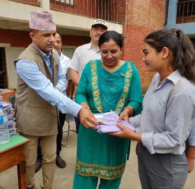 पनौती नगरपालिकाका सामुदायिक विद्यालयमा एउटै रंगको पोसाक