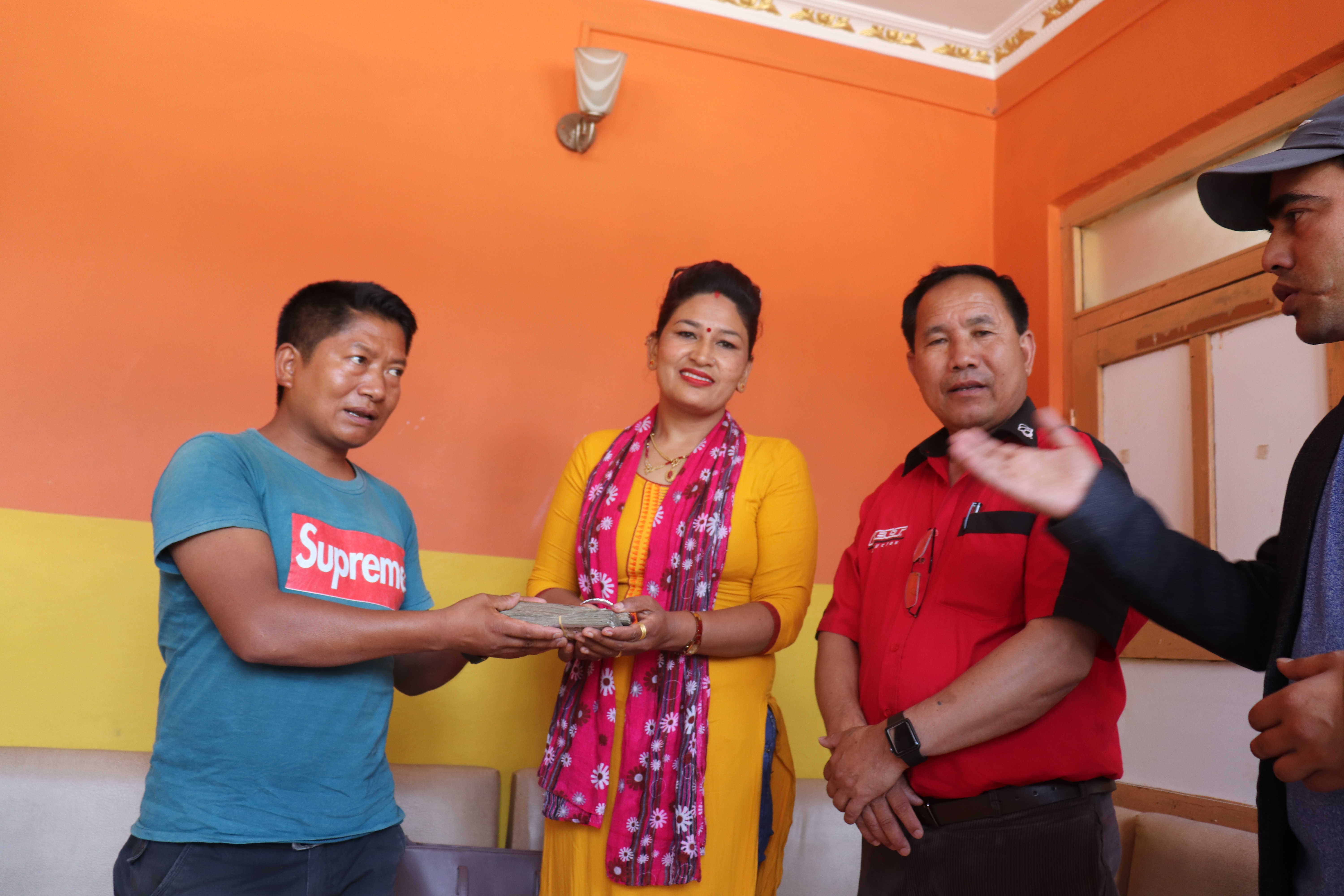 बोन्म्यरो पिडित राजुलाई कसले गर्यो यति धेरै सहयोग ?(भिडियो सहित)