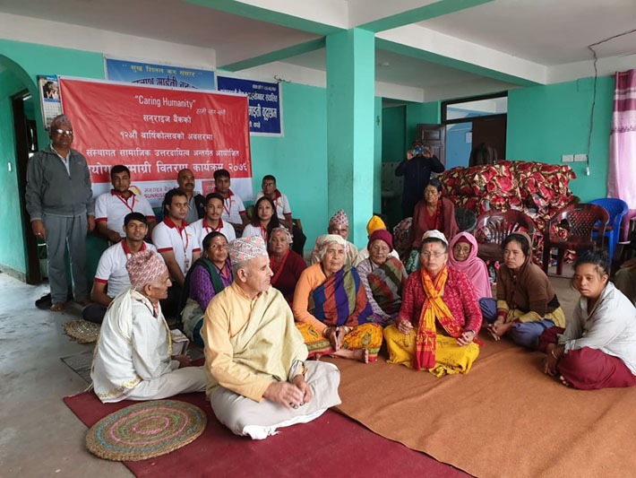 सनराईज बैंकद्वारा बृद्धाश्रमलाई न्यानो कपडा