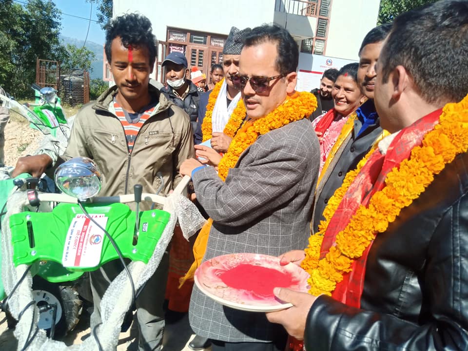पाँचखालमा ५० हाते ट्रयाक्टर बितरण