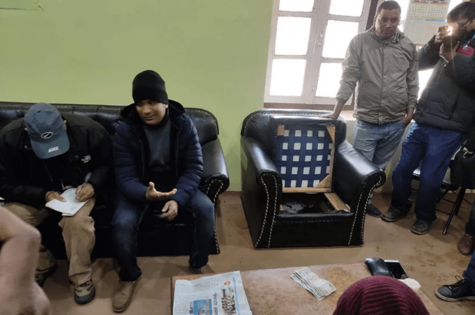 कम्प्युटर अपरेटर  १५ हजार घुस रकम सहित पक्राउ