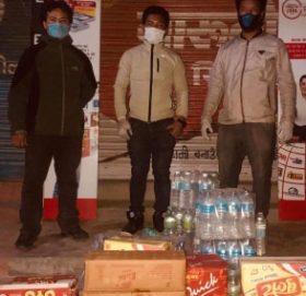 भिआइपी र ब्लाक एण्ड ह्वाइटद्वारा मजदुरलाई खाजा
