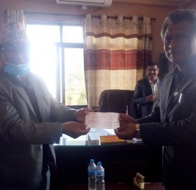 प्रदेशसभा सांसद हुमागाईले दिए स्थानीय तहलाई २५/२५ हजार
