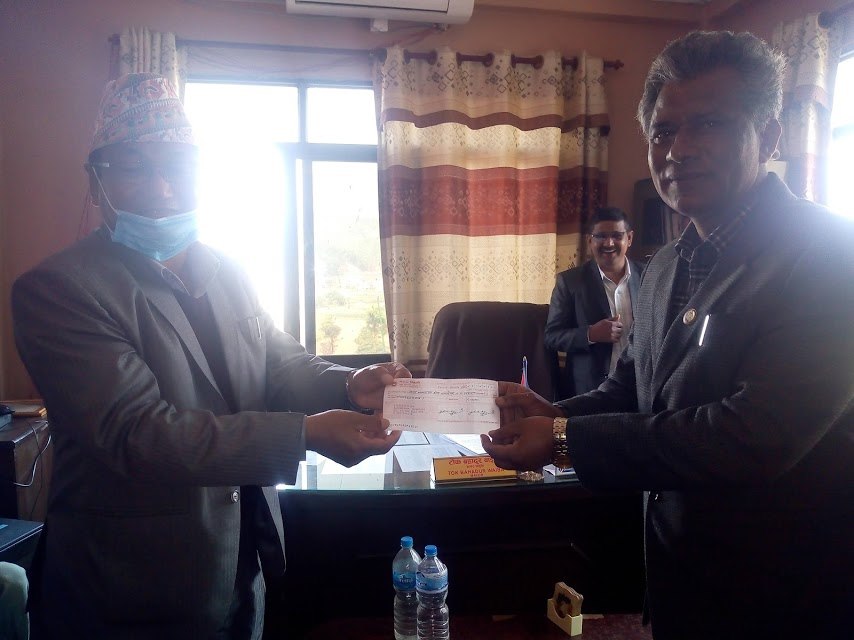 प्रदेशसभा सांसद हुमागाईले दिए स्थानीय तहलाई २५/२५ हजार