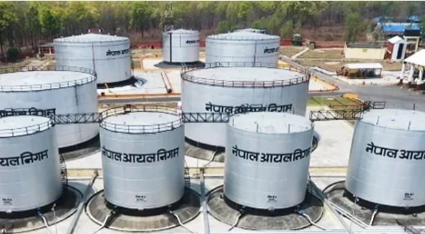 विमान र गाडी नचल्दा पेट्रोलियम पदार्थ छेलोखेलो !