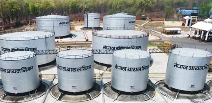 विमान र गाडी नचल्दा पेट्रोलियम पदार्थ छेलोखेलो !