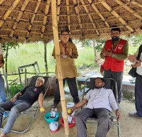 बिश्व रेडक्रस दिवसको दिन ८ जना महिला सहित ३१ जनाले रक्तदान गरे