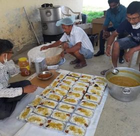 साहिब दरबार सेवा संस्था द्वारा भोजन