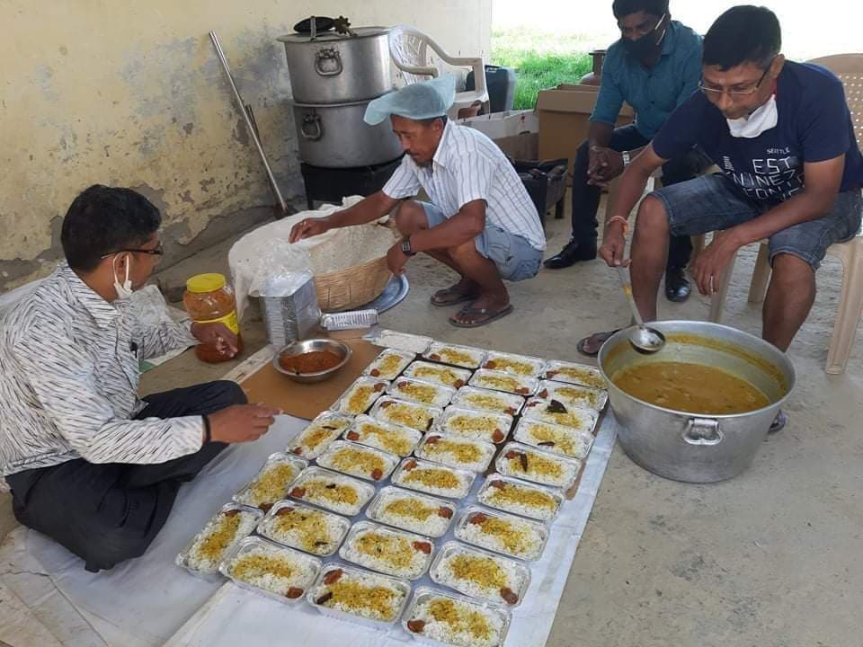 साहिब दरबार सेवा संस्था द्वारा भोजन