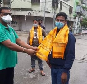 ग्रिनसिटि सामुदायिक सेवा केन्द्र आदर्शनगरद्वारा सरसफाई कर्मीलाई प्रोत्साहन स्वरुप सम्मान ।