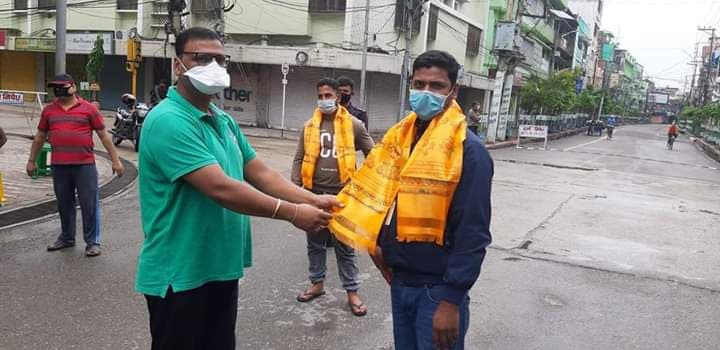 ग्रिनसिटि सामुदायिक सेवा केन्द्र आदर्शनगरद्वारा सरसफाई कर्मीलाई प्रोत्साहन स्वरुप सम्मान ।