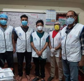 NMA JDC को पहल मा बर्दिबासका चिकित्सकलाई पहिचान झलकिने ज्याकेट बितरण
