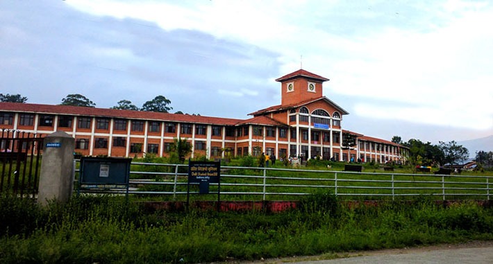 स्नातकको भर्नातिर विश्वविद्यालय
