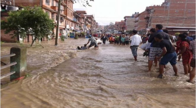 भक्तपुरमा बाढीले बगाएका चालक अझै बेपत्ता