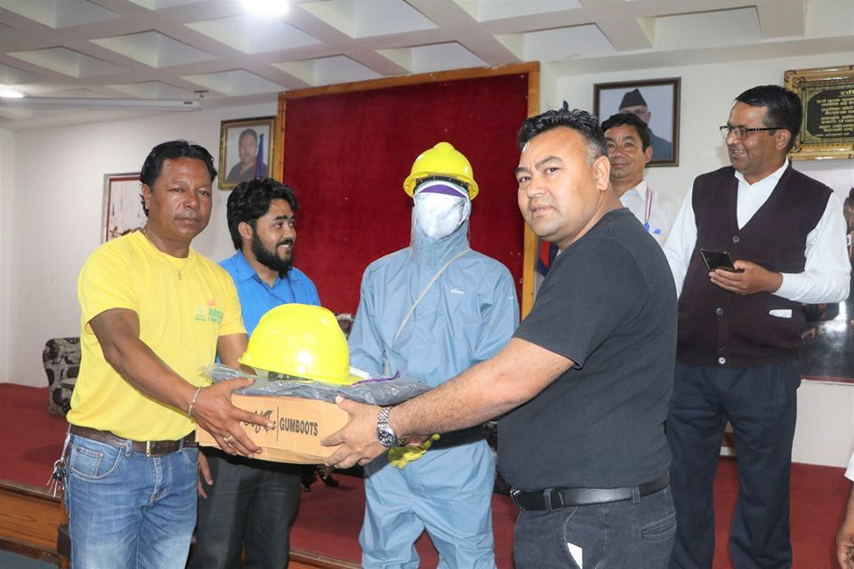धुलिखेलका फोहोरमैला व्यवस्थापनमा खटिने कर्मचारीको कोरोना बिमा गरिने