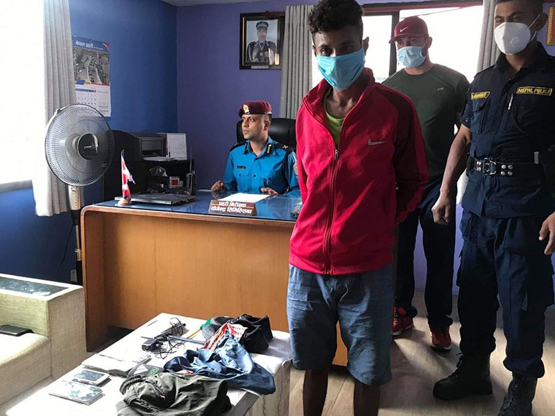 काभ्रेमा हार्डवेयर पसल चोरी गर्ने पक्राउ