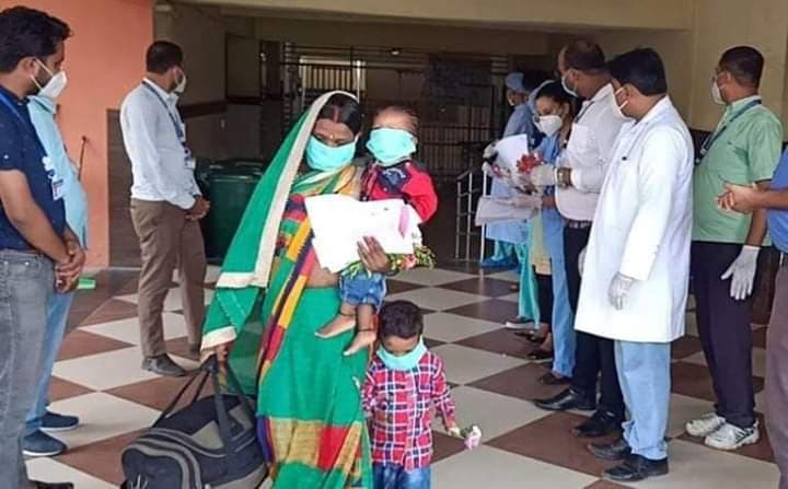 कोरोनालाई पराजित गर्दै डेढ वर्षीय बालक सहित ११ जना घर फर्के