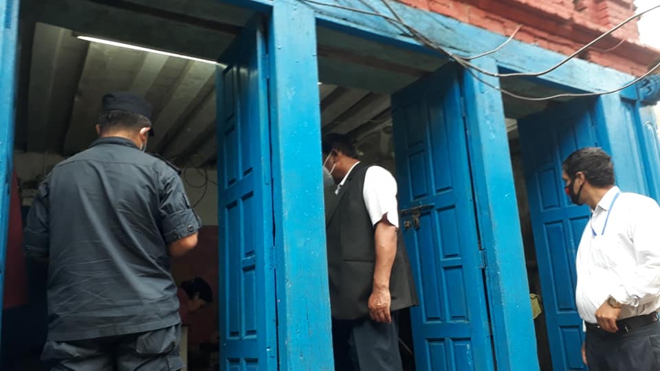 धुलिखेलका अधिकांश मासु पसल मापदण्ड विपरित, मुल्य सूचि र डिजिटल तराजु नै नभएको खुलसा