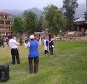 क्वारेन्टिनमा नाच्दै, गाउँदै तनाव भगाउँदै