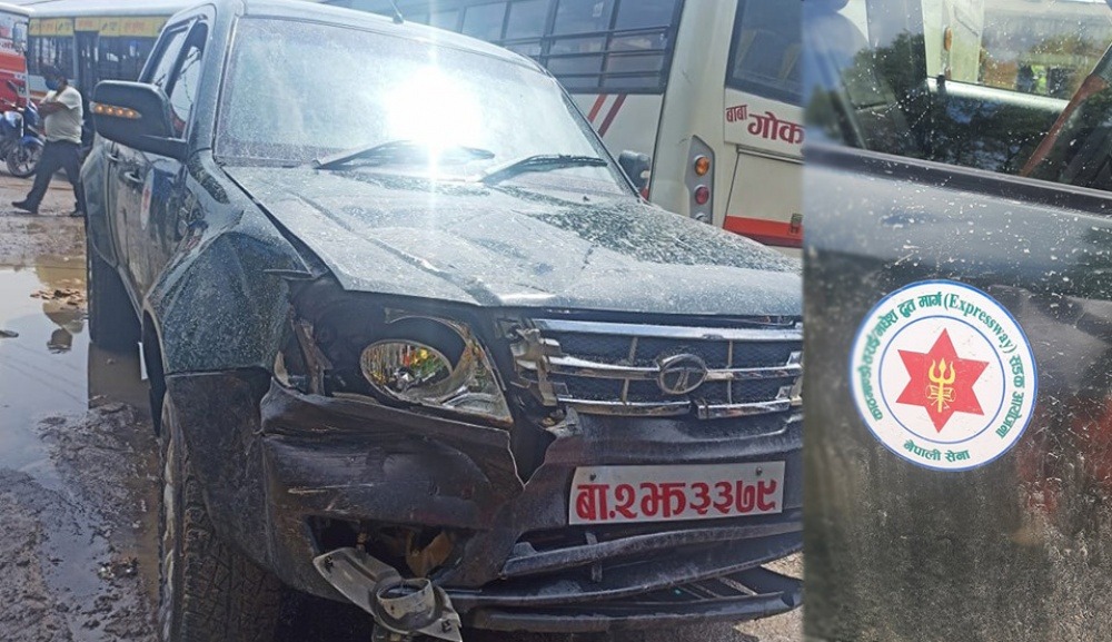 टिपरलाई ठक्कर दिएर भाग्यो सेनाको गाडी