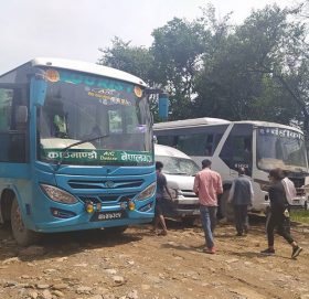 महँगो भाडा लिएर यात्रु ओसार्दै यातायात व्यवसायी
