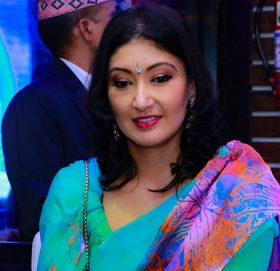 छोरीहरुसँग हिमानी शाहको टिकटक भिडियो भाइरल