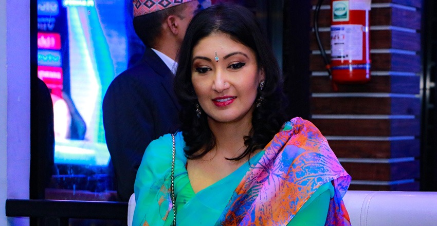 छोरीहरुसँग हिमानी शाहको टिकटक भिडियो भाइरल