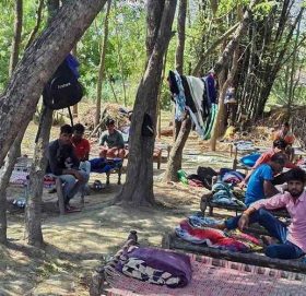 कोरोना परीक्षणबिनै संक्रमित धमाधम घर