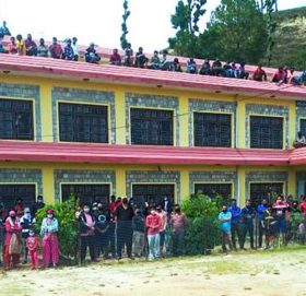 भारतबाट आएकालाई बस्ने ठाउँको अभाव, ३४ कोरोना संक्रमित दुई सय १८ जनाको हुलमा