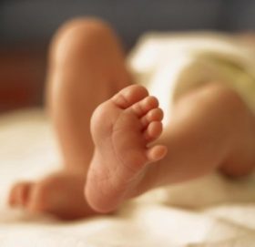डोरीले बाँधेर हत्या गरेको अवस्थामा शिशुको शव फेला