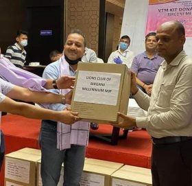 लायन्स क्लब द्वारा ४५०० भिटियम किट महानगरलाई हस्तान्तरण