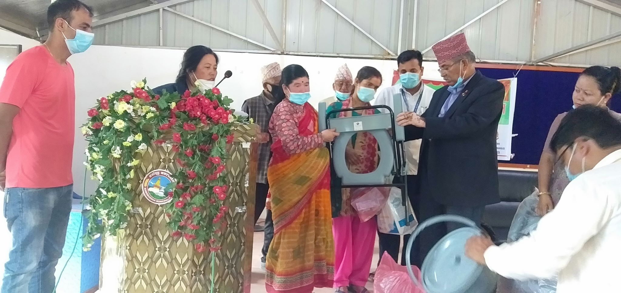 नमोबुद्धमा अपाङ्गता भएका नागरिकहरुलाई सहायता सामाग्री वितरण