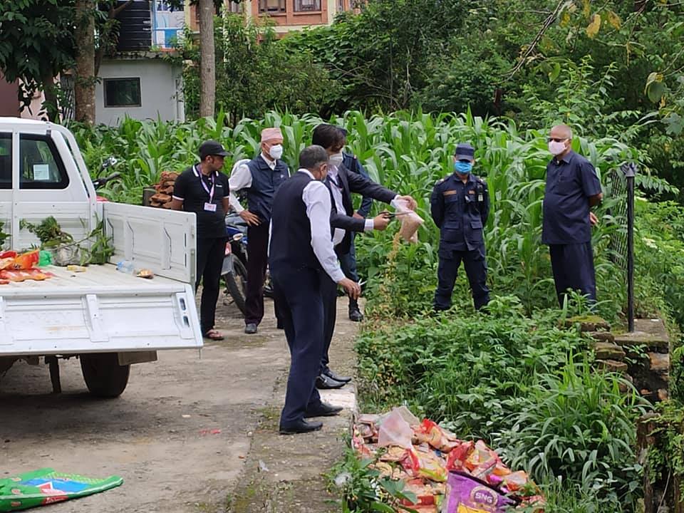 बनेपामा बजार अनुगमन,२० हजार बराबरको सामान जफत
