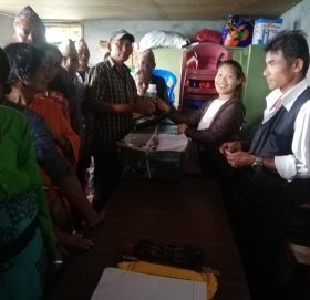 तेमाल सस्र्युखर्कका पशुपालक किसानलाई क्याल्सियम र भिटामिन