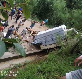 काभ्रेको नमोबुद्धमा म’लामी बोकेको गाडी दु’र्घटना, ७ जना घा’इते